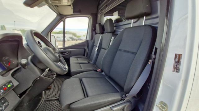Mercedes Benz Sprinter image 9
