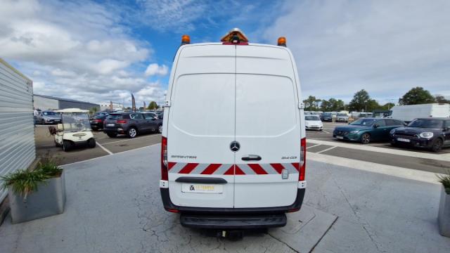 Mercedes Benz Sprinter image 1