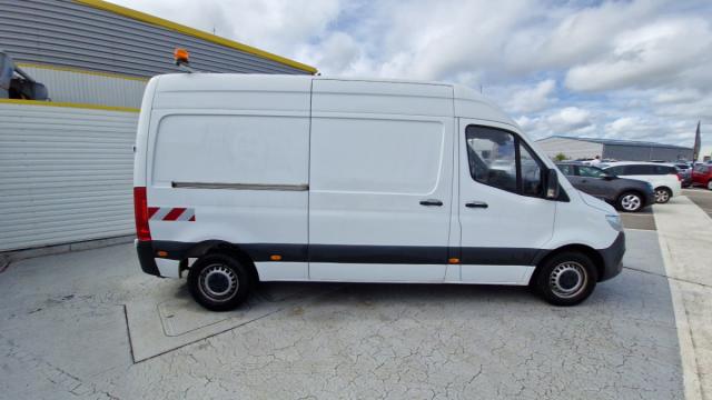 Mercedes Benz Sprinter image 3