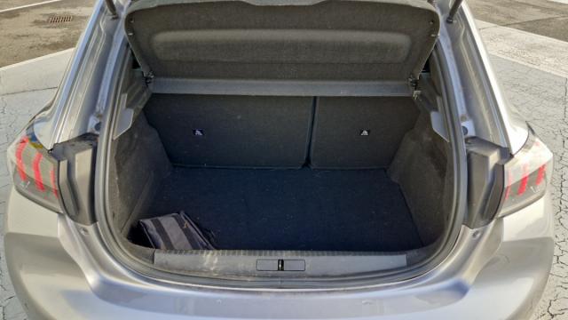 Peugeot 208 image 6