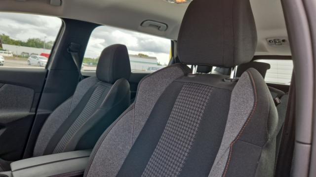 Peugeot 5008 image 2