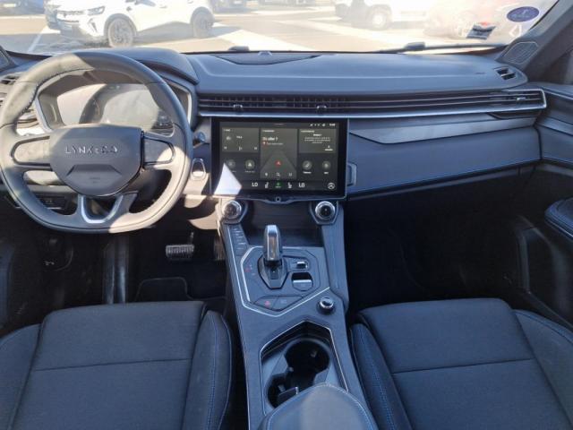 Lynk & Co 01 image 8