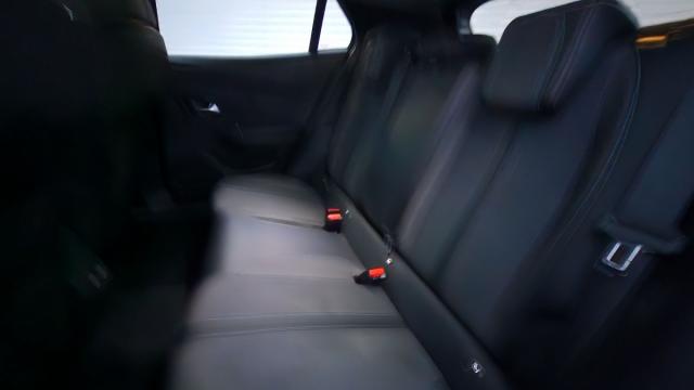 Peugeot 2008 image 2