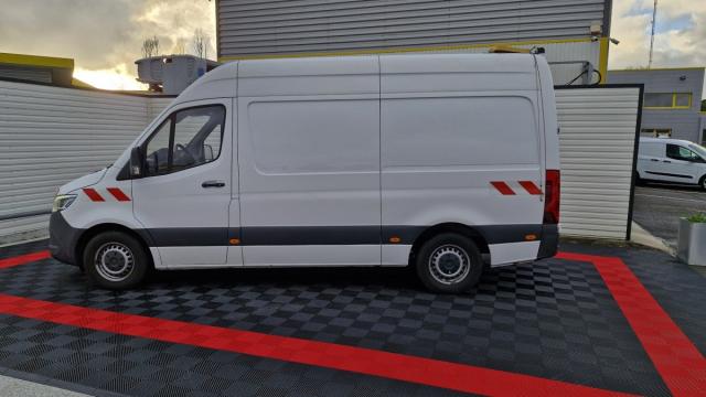 Mercedes Benz Sprinter image 1