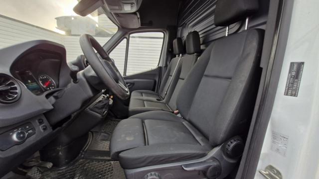 Mercedes Benz Sprinter image 9