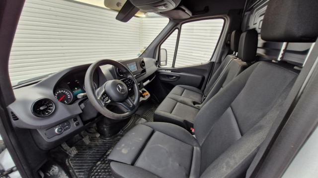 Mercedes Benz Sprinter image 4
