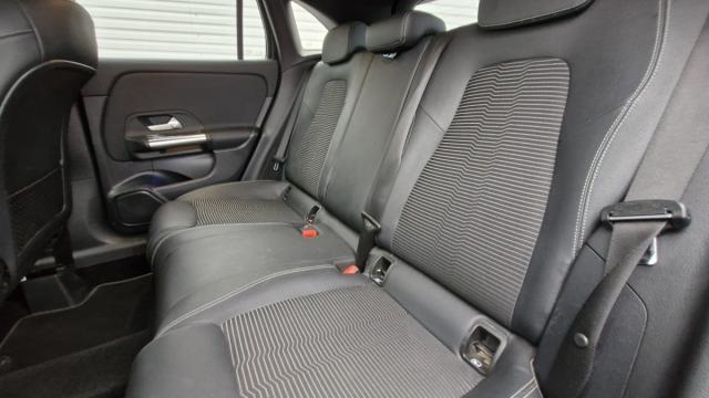 Mercedes Benz Gla image 9