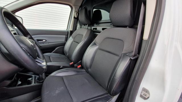 Renault Express Van image 8