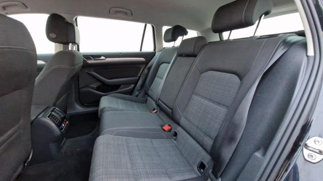 Volkswagen Passat Sw image 2
