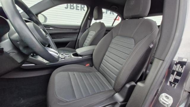 Alfa Romeo Stelvio image 3