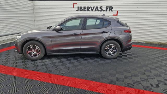 Alfa Romeo Stelvio image 2