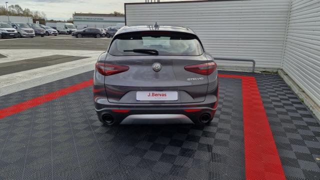 Alfa Romeo Stelvio image 5