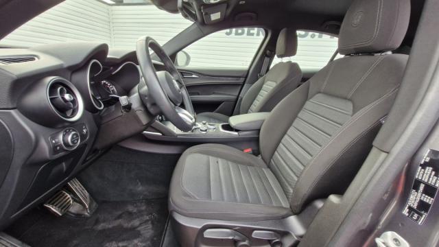 Alfa Romeo Stelvio image 9