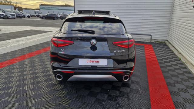 Alfa Romeo Stelvio image 8