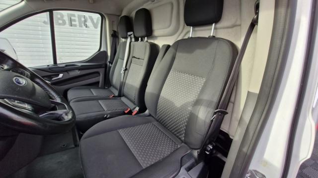 Ford Transit Custom image 2