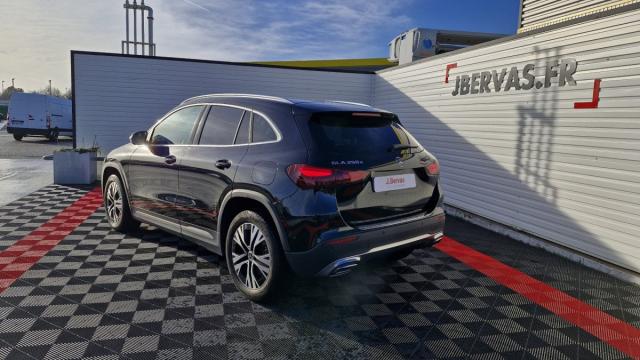 Mercedes Benz Gla image 1