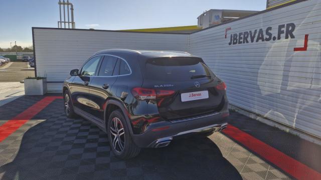 Mercedes Benz Gla image 1