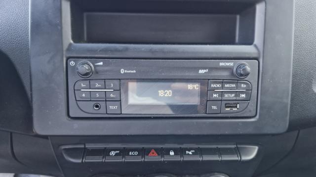 Renault Express Van image 9