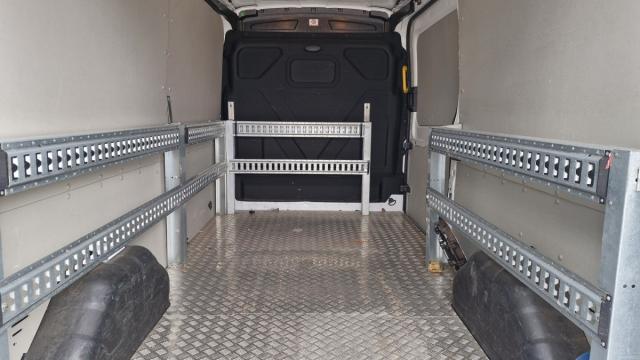 Ford Transit image 4