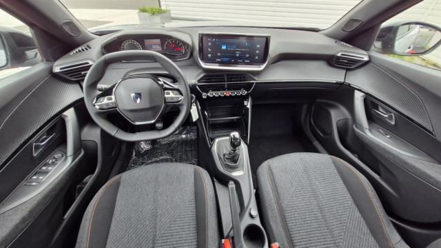 Peugeot 2008 image 2
