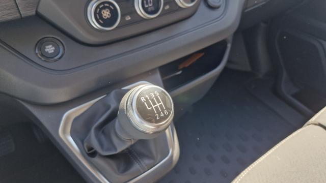 Renault Trafic image 9