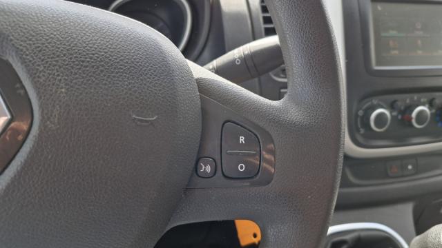 Renault Trafic image 2