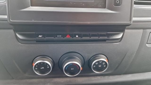 Renault Master image 2