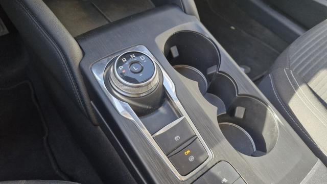 Ford Kuga image 9