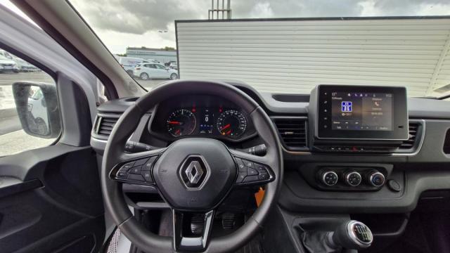 Renault Trafic image 2