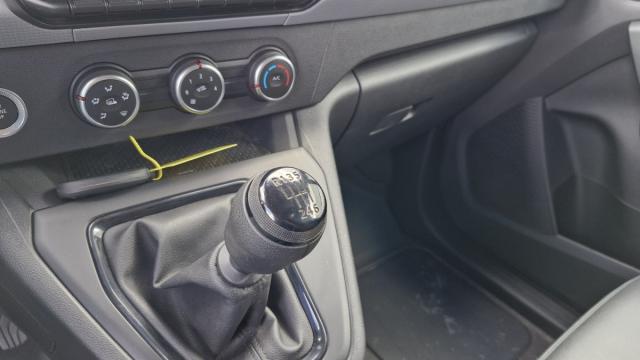 Nissan Townstar image 3