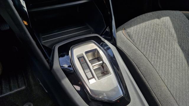 Peugeot 2008 image 2