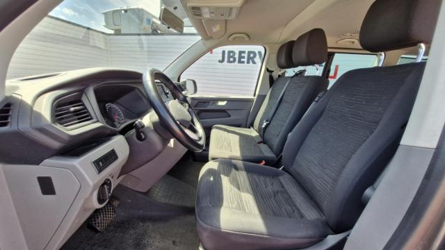 Volkswagen Caravelle image 6