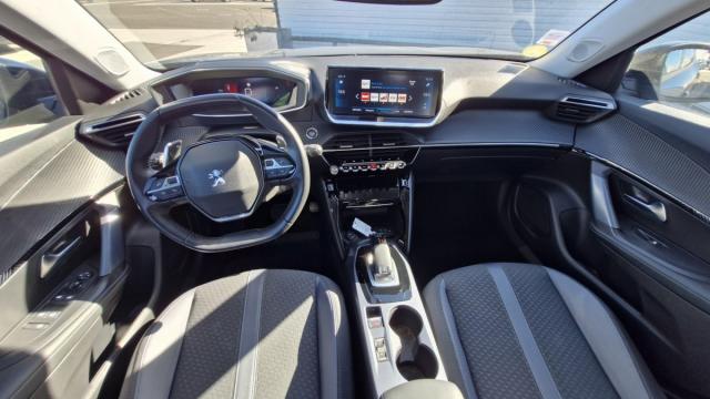 Peugeot 2008 image 2
