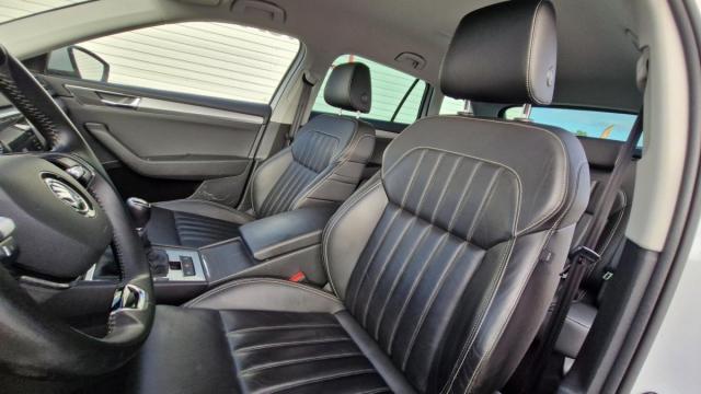 Skoda Superb Combi image 8