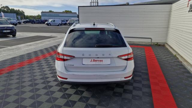 Skoda Superb Combi image 4