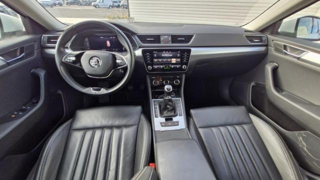 Skoda Superb Combi image 9