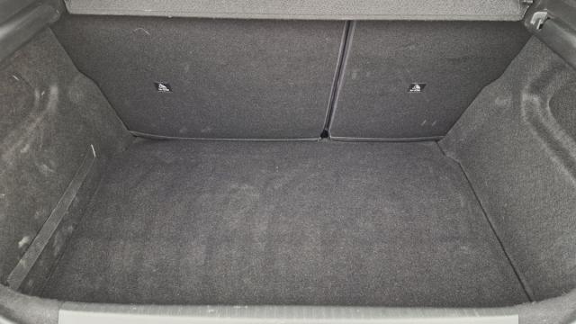 Peugeot 208 image 1