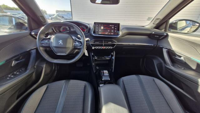 Peugeot 2008 image 2