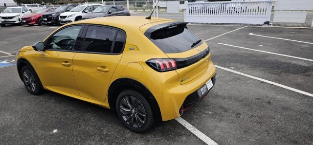 Peugeot 208 image 2