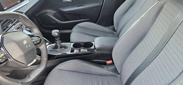 Peugeot 208 image 1