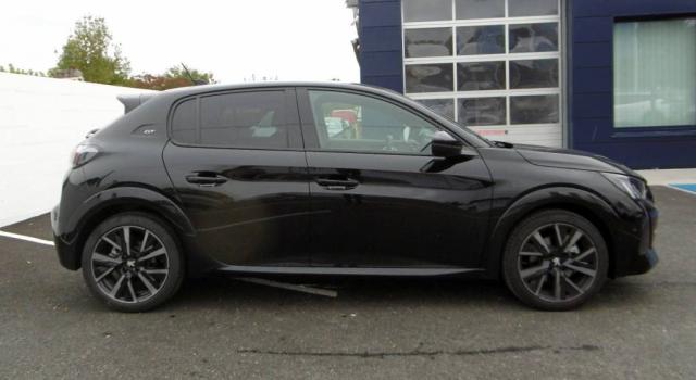 Peugeot 208 image 1