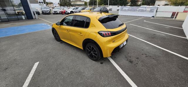 Peugeot 208 image 8