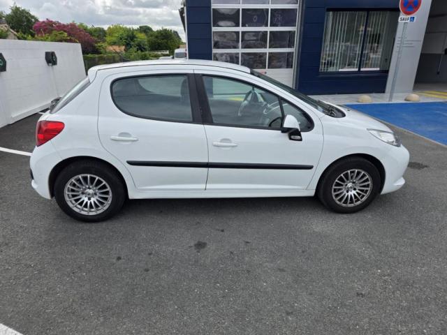 Peugeot 207 image 8