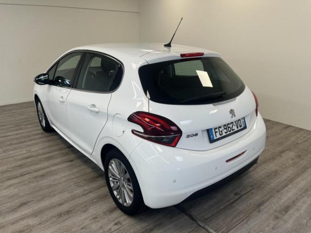 Peugeot 208 image 1