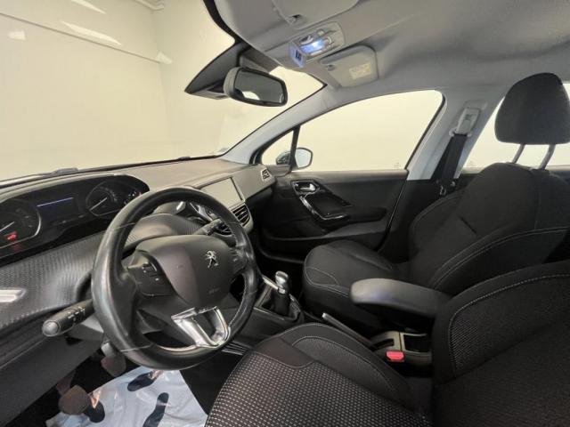 Peugeot 208 image 9