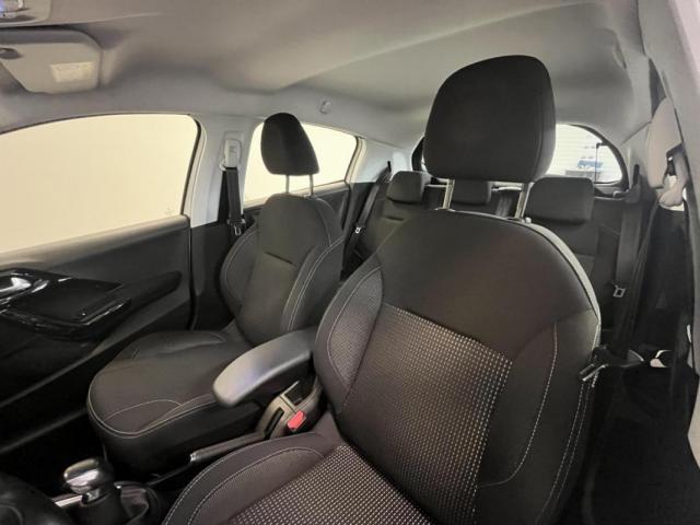 Peugeot 208 image 3