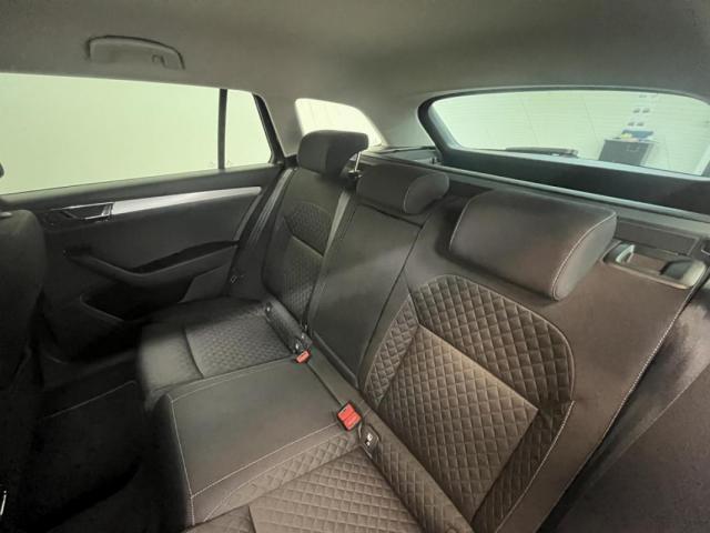 Skoda Superb Combi image 1