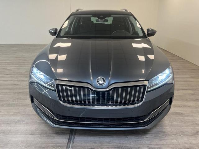 Skoda Superb Combi image 6
