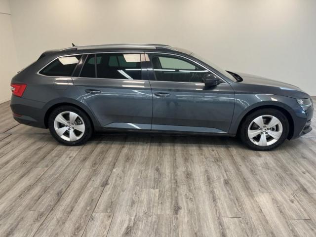 Skoda Superb Combi image 2