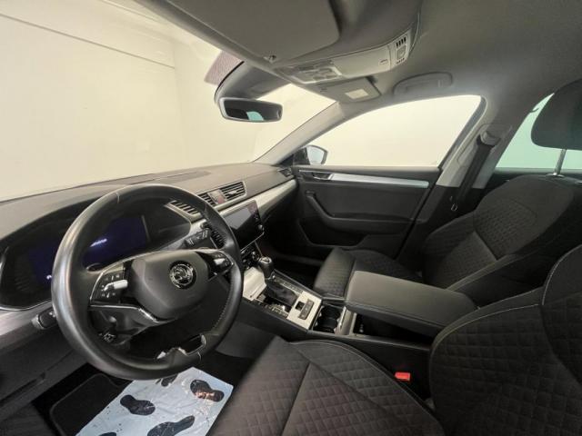 Skoda Superb Combi image 7